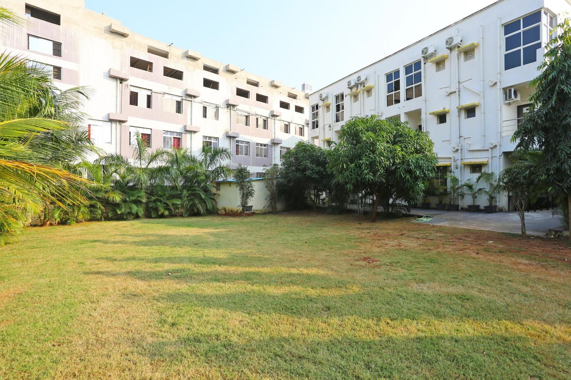 Oyo Stellar Resort Bhubaneswar Exterior foto